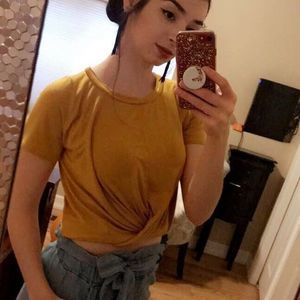 Meet your Posher, Isela